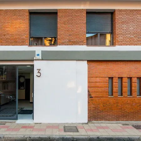 Midhouse Apartament *