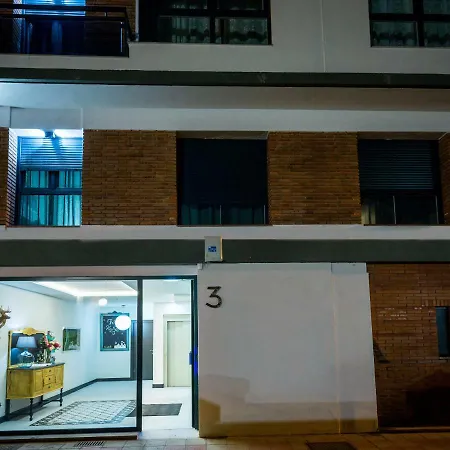 Midhouse Apartament *