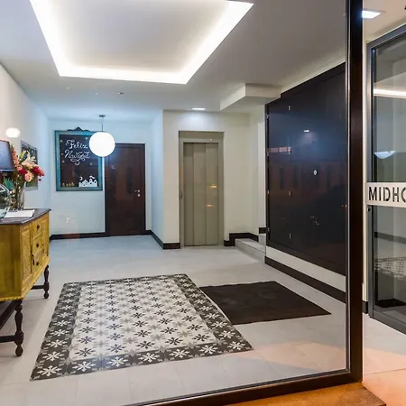 Midhouse *