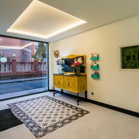 Midhouse Apartament