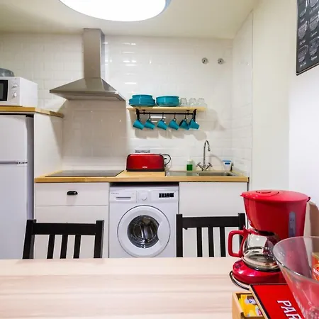 Midhouse Apartament *