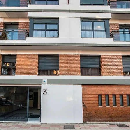 Apartament Midhouse *
