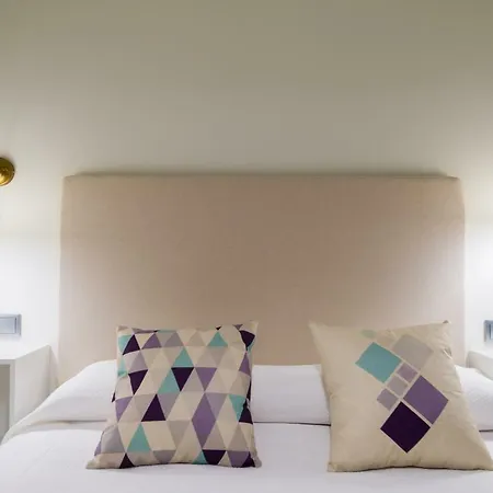 Midhouse Apartament *