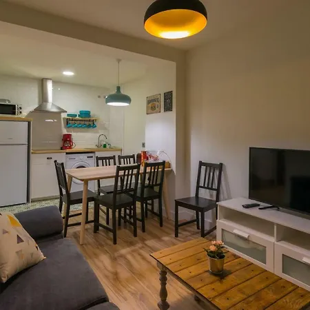 Midhouse Apartament *