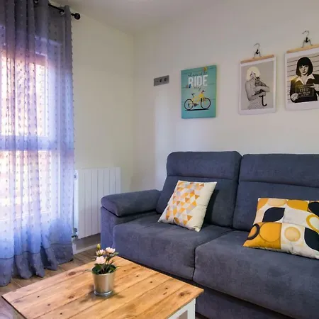 Midhouse Apartament *